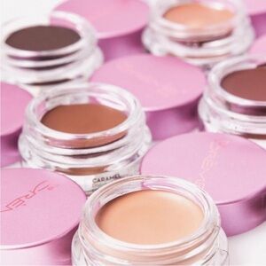 The Crème Shop Eyebrow Pom Pom
